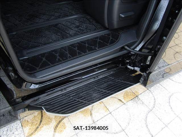 Toyota VOXY HYBRID 2023-05 8102645-23