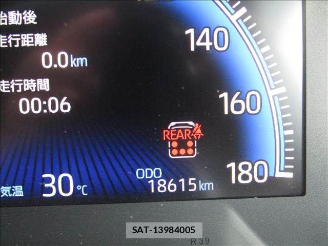 Toyota VOXY HYBRID 2023-05 8102645-28