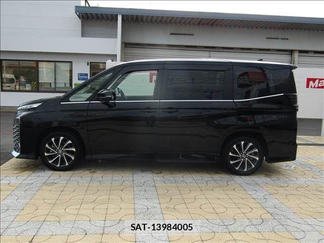 Toyota VOXY HYBRID 2023-05 8102645-3