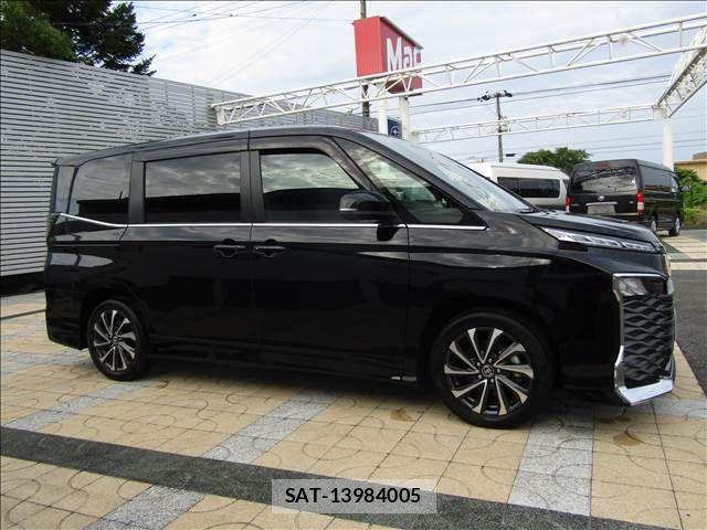 Toyota VOXY HYBRID 2023-05 8102645-4