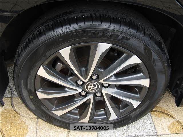 Toyota VOXY HYBRID 2023-05 8102645-8