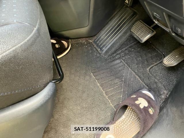 Toyota VOXY HYBRID 2015-11 8102678-9