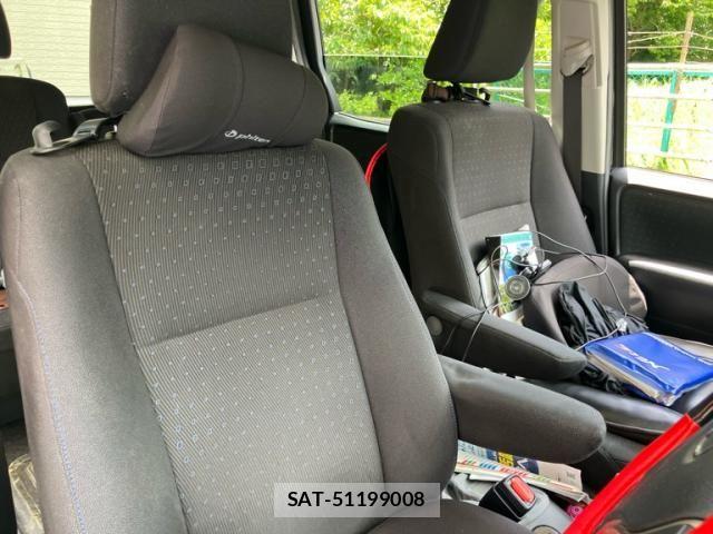 Toyota VOXY HYBRID 2015-11 8102678-11