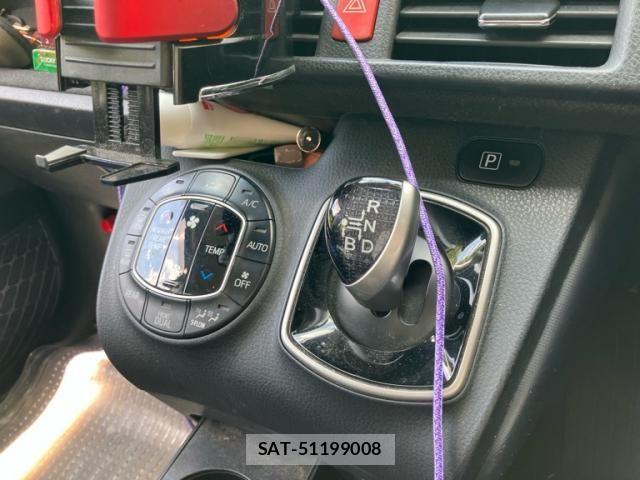 Toyota VOXY HYBRID 2015-11 8102678-18