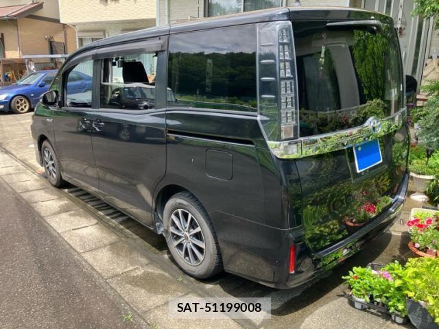 Toyota VOXY HYBRID 2015-11 8102678-3