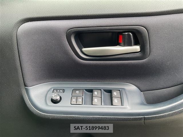 Toyota VOXY HYBRID 2016-05 8102680-9