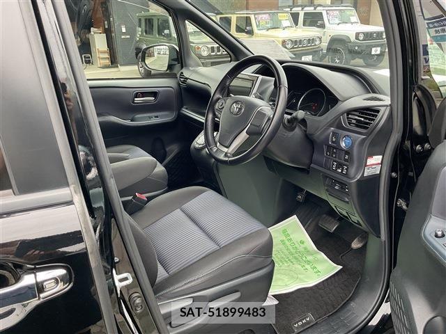 Toyota VOXY HYBRID 2016-05 8102680-13