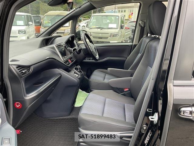 Toyota VOXY HYBRID 2016-05 8102680-14