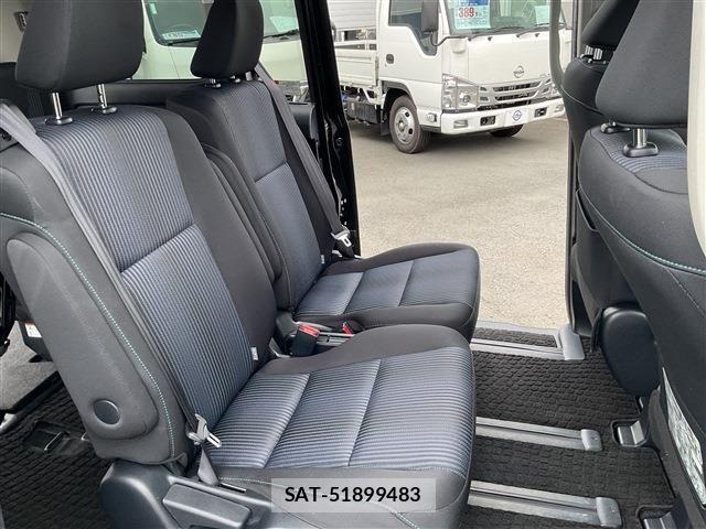 Toyota VOXY HYBRID 2016-05 8102680-15