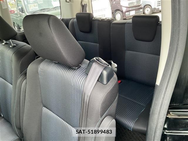 Toyota VOXY HYBRID 2016-05 8102680-17