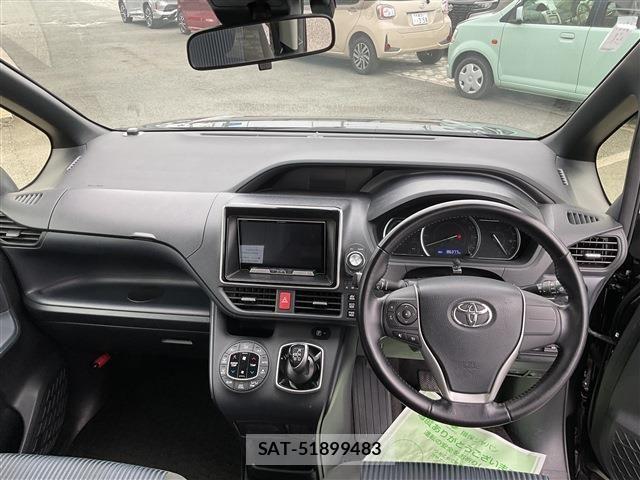 Toyota VOXY HYBRID 2016-05 8102680-1