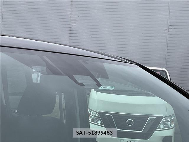 Toyota VOXY HYBRID 2016-05 8102680-5