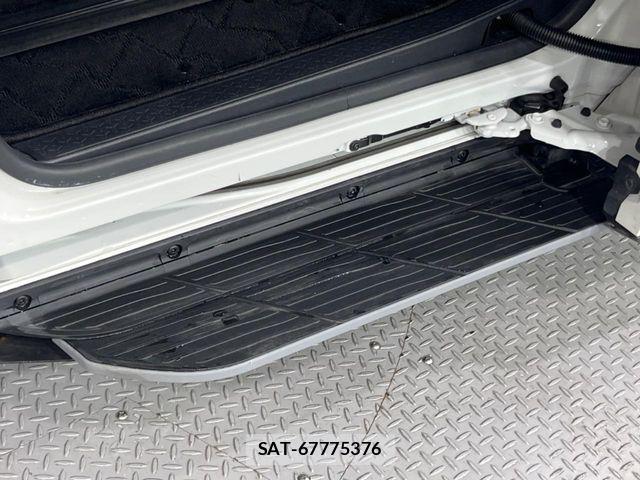 Toyota VOXY HYBRID 2023-09 8102660-4