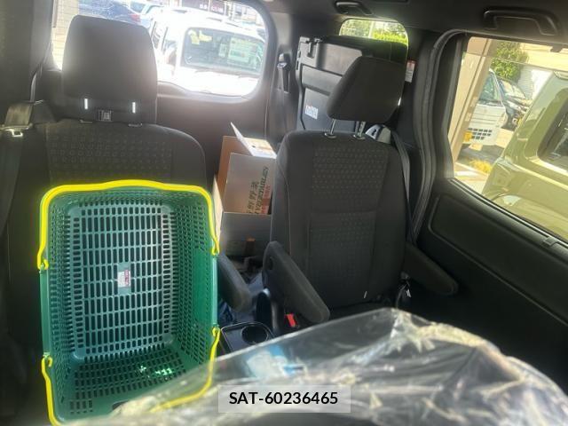 Toyota VOXY HYBRID 2017-10 8102682-12