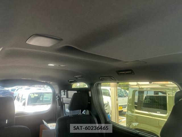 Toyota VOXY HYBRID 2017-10 8102682-13