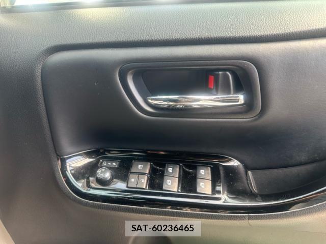 Toyota VOXY HYBRID 2017-10 8102682-16