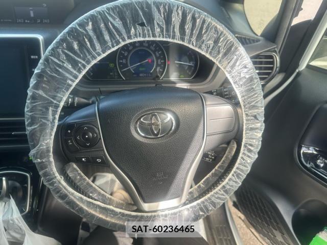 Toyota VOXY HYBRID 2017-10 8102682-18
