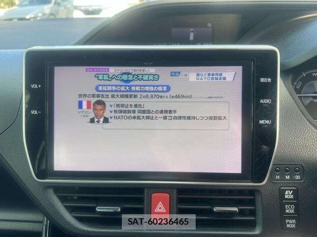 Toyota VOXY HYBRID 2017-10 8102682-22