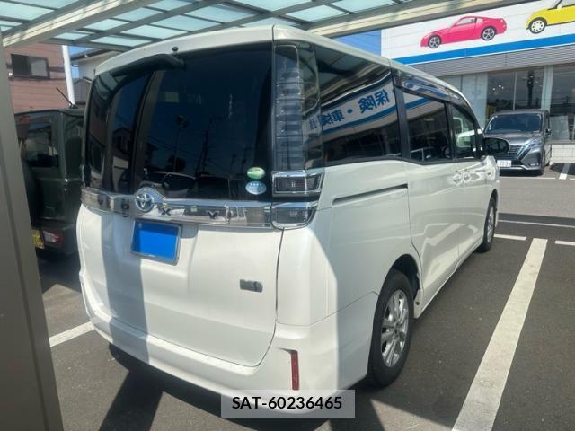 Toyota VOXY HYBRID 2017-10 8102682-3