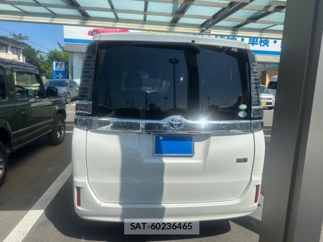 Toyota VOXY HYBRID 2017-10 8102682-4
