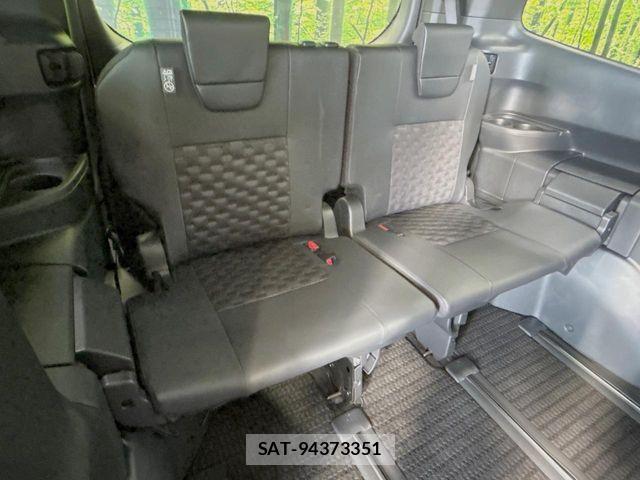 Toyota VOXY HYBRID 2026-03 8102641-9