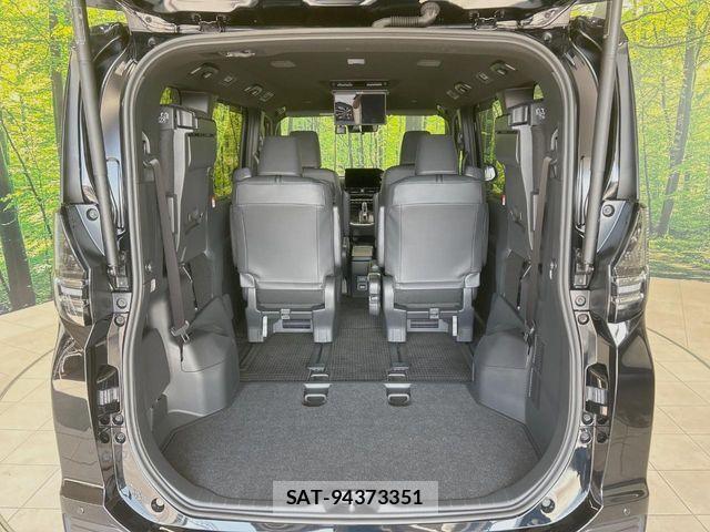 Toyota VOXY HYBRID 2026-03 8102641-10