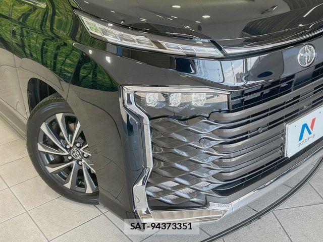Toyota VOXY HYBRID 2026-03 8102641-12