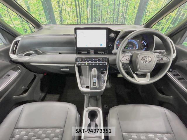 Toyota VOXY HYBRID 2026-03 8102641-1