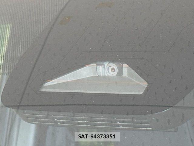 Toyota VOXY HYBRID 2026-03 8102641-2