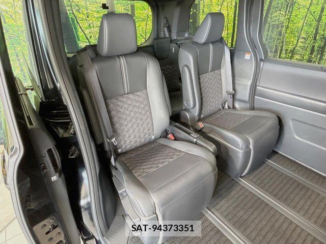 Toyota VOXY HYBRID 2026-03 8102641-8