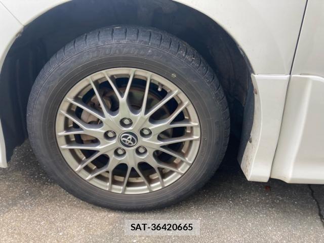 Toyota VOXY HYBRID 2017-09 8102681-12