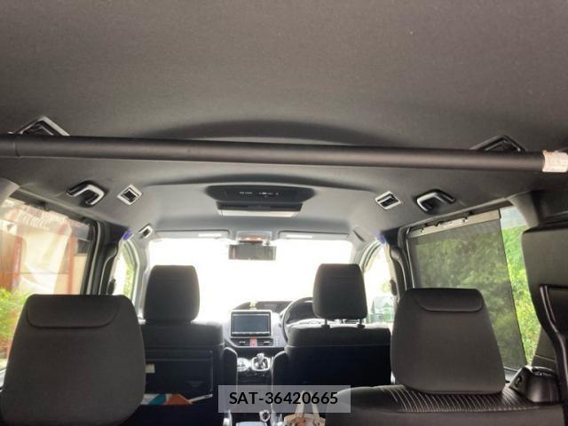 Toyota VOXY HYBRID 2017-09 8102681-14