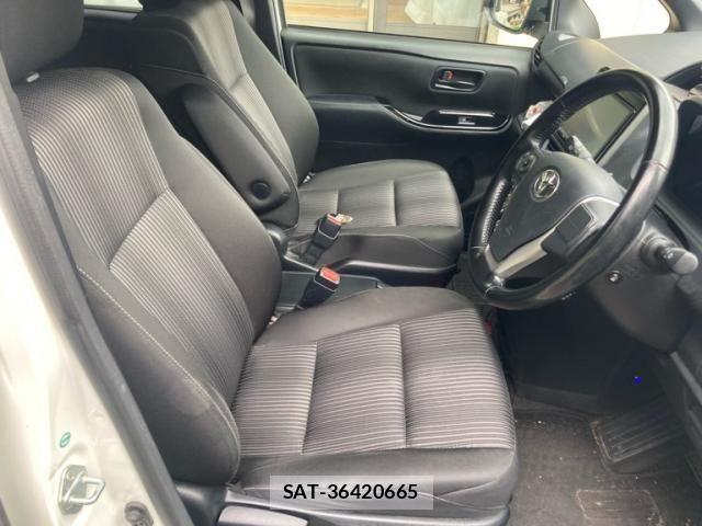 Toyota VOXY HYBRID 2017-09 8102681-15
