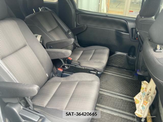 Toyota VOXY HYBRID 2017-09 8102681-16