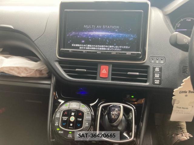 Toyota VOXY HYBRID 2017-09 8102681-19