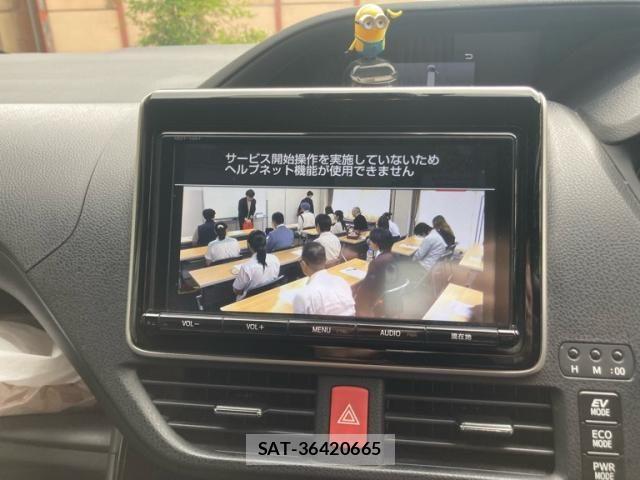 Toyota VOXY HYBRID 2017-09 8102681-20