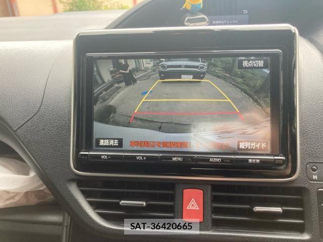 Toyota VOXY HYBRID 2017-09 8102681-21