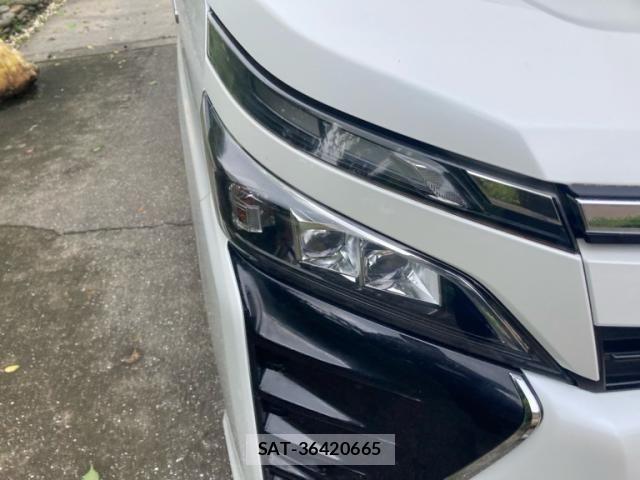Toyota VOXY HYBRID 2017-09 8102681-4