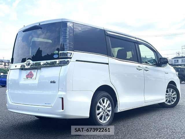 Toyota VOXY HYBRID 2019-02 8102674-2