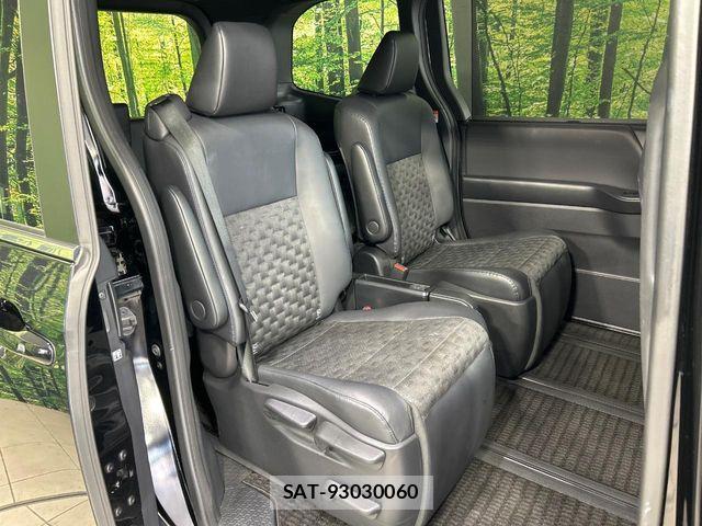 Toyota VOXY HYBRID 2023-07 8102658-12