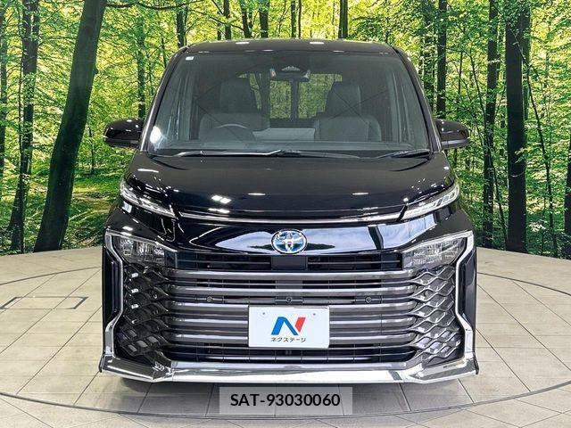 Toyota VOXY HYBRID 2023-07 8102658-14