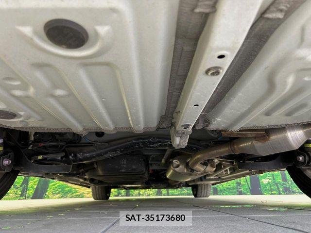 Toyota VOXY HYBRID 2023-10 8102646-19