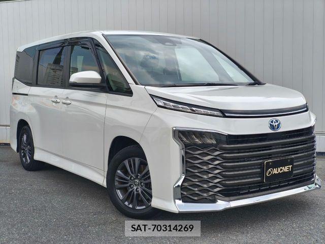 Toyota VOXY HYBRID 2023-10 8102650-0