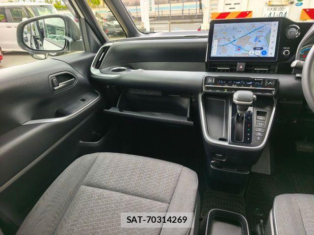 Toyota VOXY HYBRID 2023-10 8102650-10