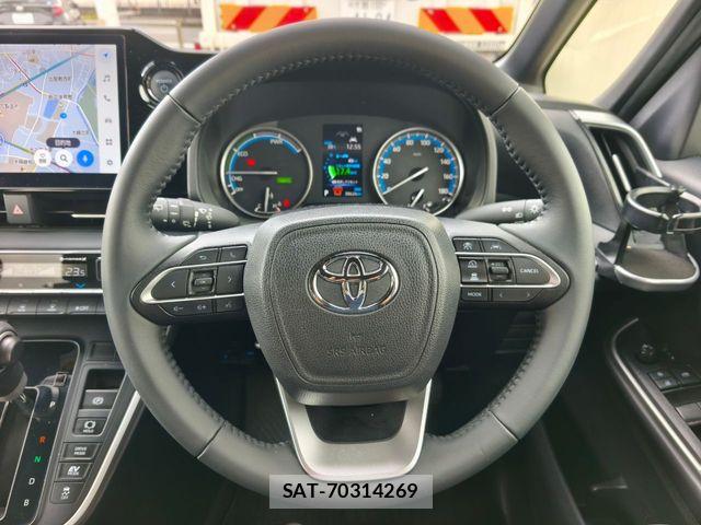 Toyota VOXY HYBRID 2023-10 8102650-1