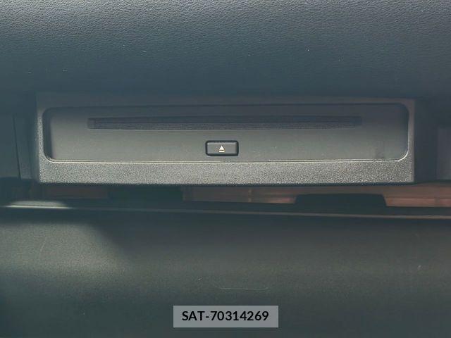 Toyota VOXY HYBRID 2023-10 8102650-19