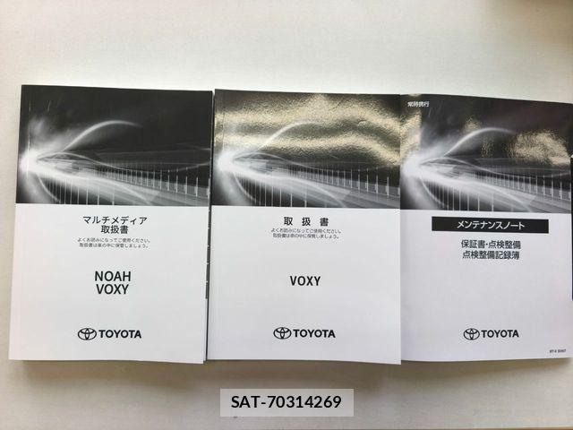 Toyota VOXY HYBRID 2023-10 8102650-24