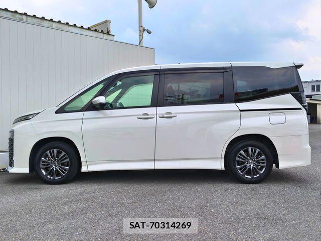 Toyota VOXY HYBRID 2023-10 8102650-27