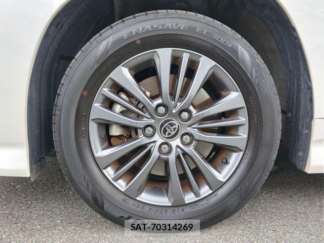 Toyota VOXY HYBRID 2023-10 8102650-28