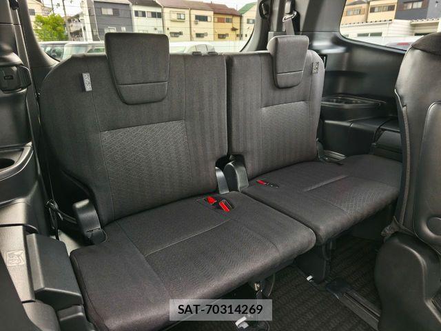 Toyota VOXY HYBRID 2023-10 8102650-5